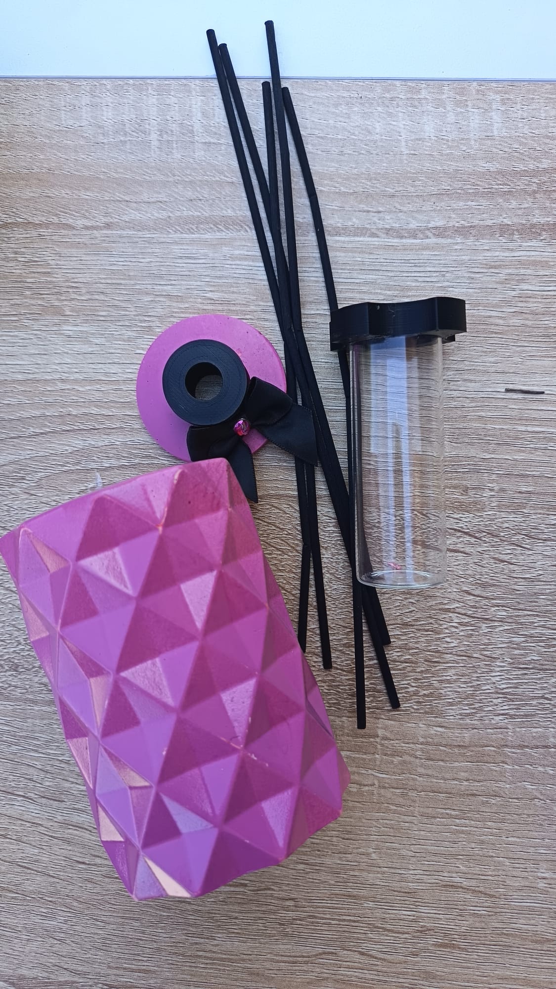 Diffuseur rose avec bâtons